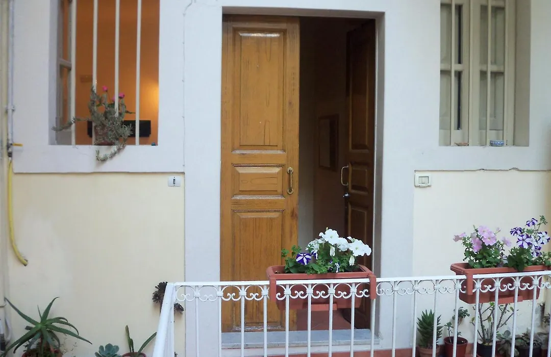 B&B Caravaggio Basic Rooms Near Ortigia-1